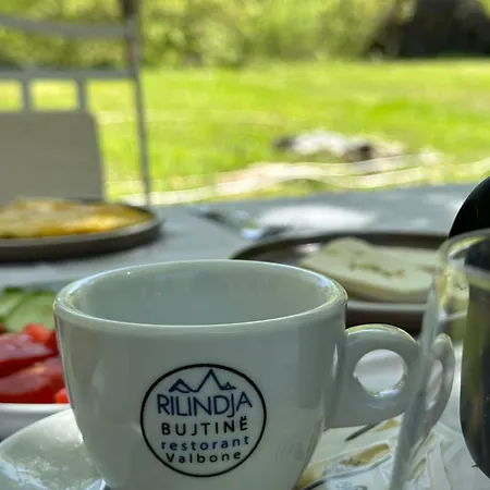 Rilindja 게스트하우스 *